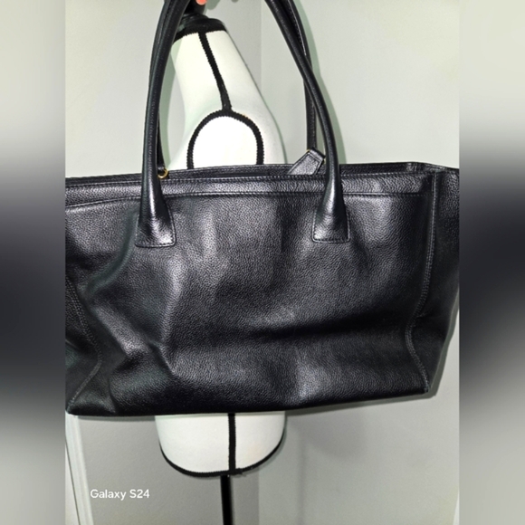 Chanel Black Executive Leather Tote Bag - Picture 5 of 8